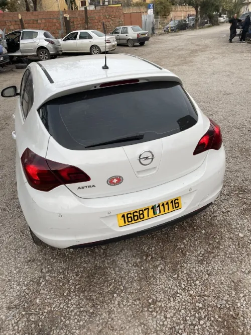 Opel Astra 2011 