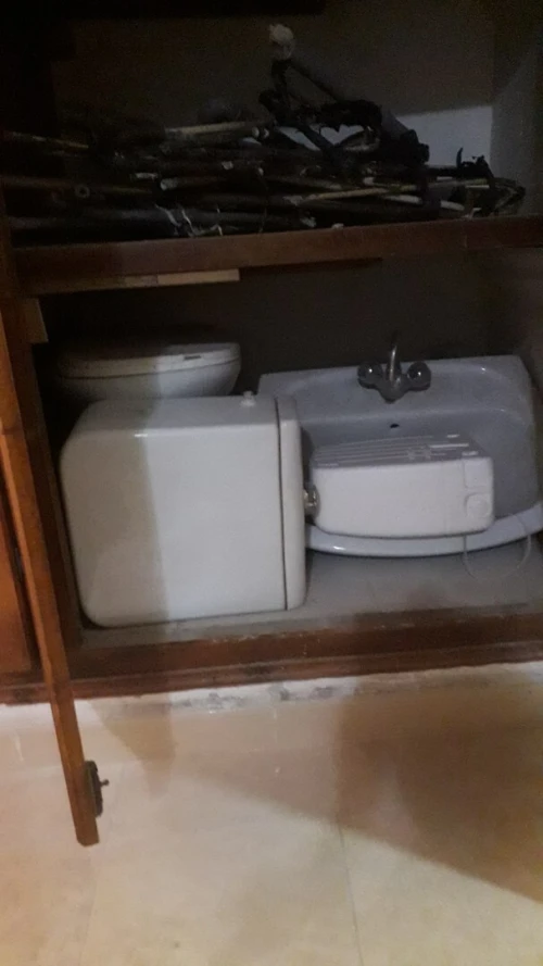 lavabo + cuvette anglaise + chasse d'eau