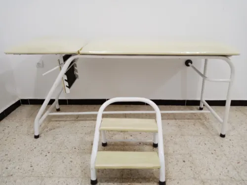 Table de massage avec marche d'escalier