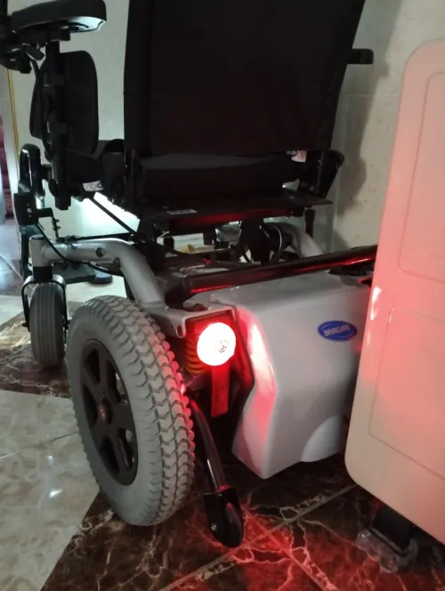  fauteuil roulant INVACARE ELECTRIQUE  TRES BON ETAT
