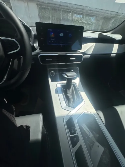Geely Coolray 2025 