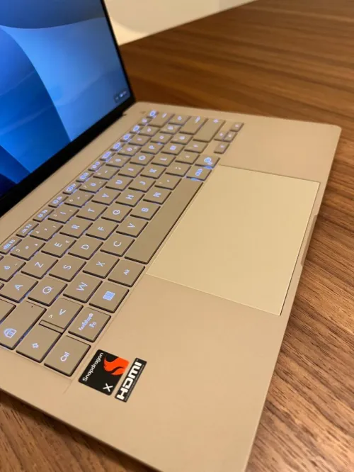 ASUS ZENBOOK A14 snapdragon(R)X-X126000_ Qualcomm RAM 16GB DDR5/DISK 512GB SSD/14 POUCE 3K OLED 60hz
