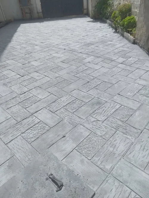 Béton imprimé et résine époxy