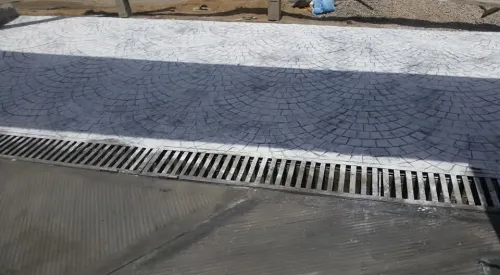 Béton imprimé et résine époxy
