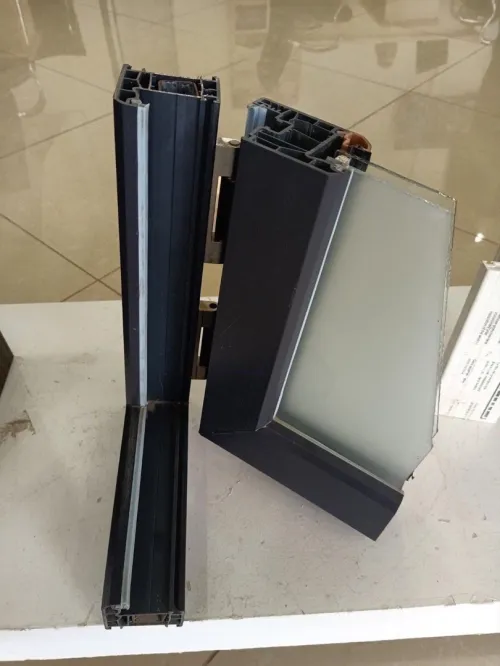 Fenêtre en pvc et aluminium 