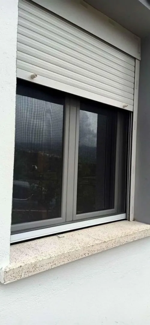Fenêtre en pvc et aluminium 