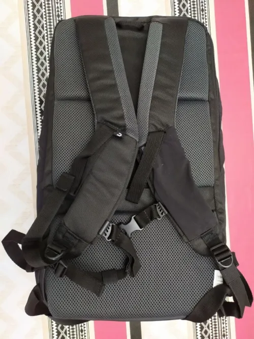 Sac à dos de voyage et de randonnée Escape 32L Noir Decathlon