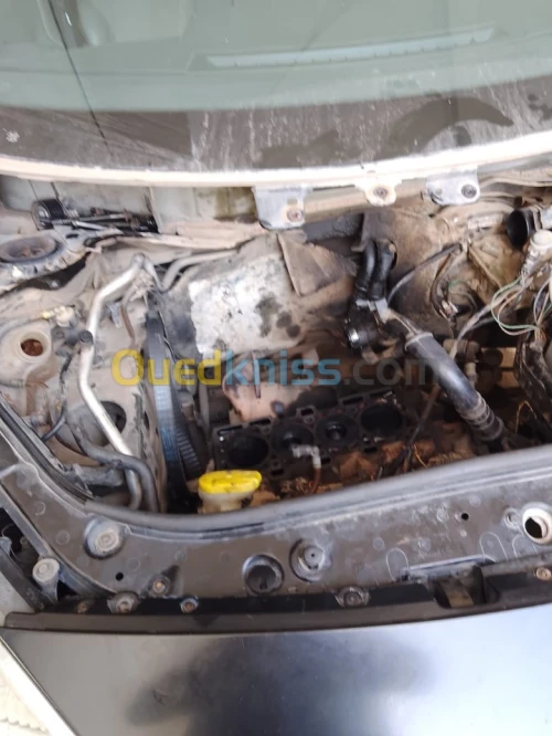 Block moteur Renault Scenic 2005 dci 1.5 la 100 STD