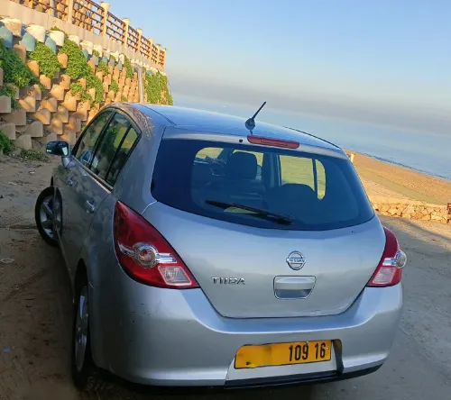 Nissan Tiida 5 portes 2009 Tekna