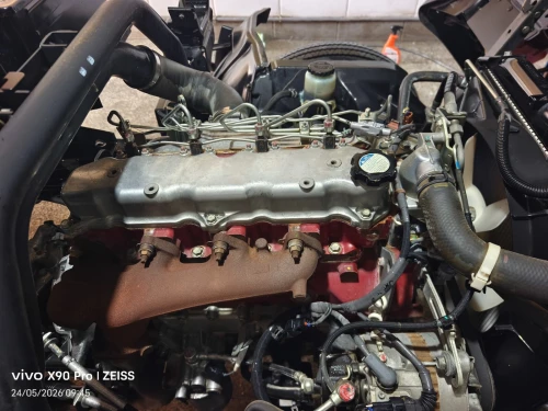 TOYOTA HiNO à benne 300 611 2014