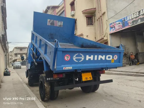 TOYOTA HiNO à benne 611 2013