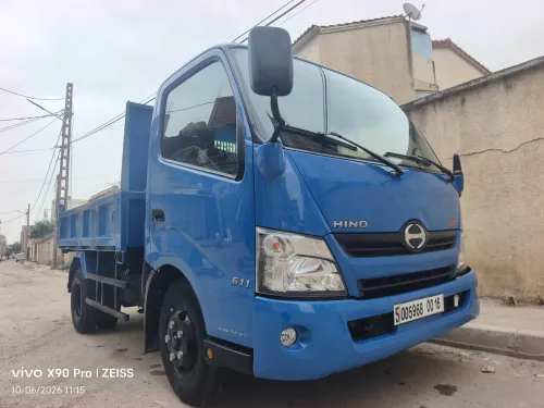 TOYOTA HiNO à benne 611 2013