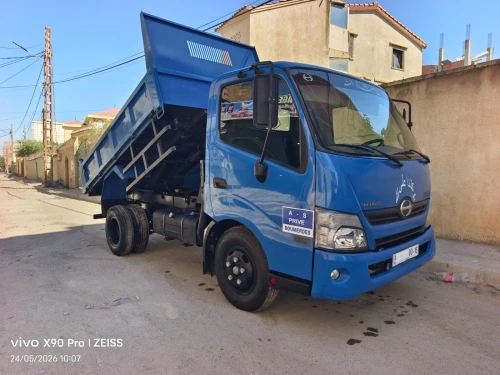 TOYOTA HiNO à benne 300 611 2014