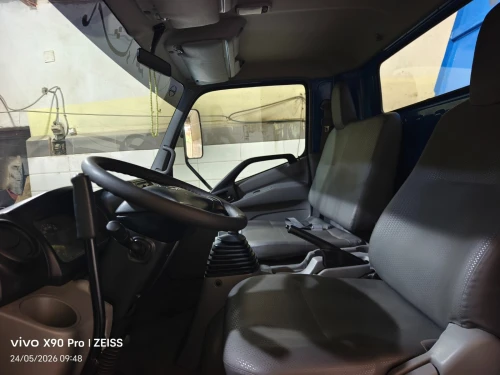 TOYOTA HiNO à benne 300 611 2014