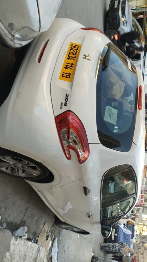 Peugeot 208 2014 Silver Line