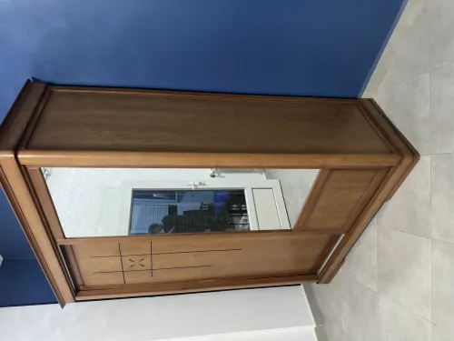 Lit + table de nuit + garde-robe + bureau 