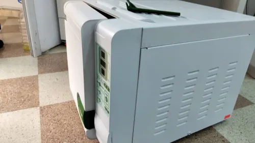 Spectrophotomètre. +. Autoclave 
