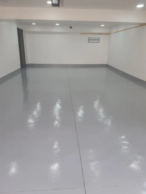 TRAVAUX DE REVÊTEMENT DE SOL EN RÉSINE EPOXY