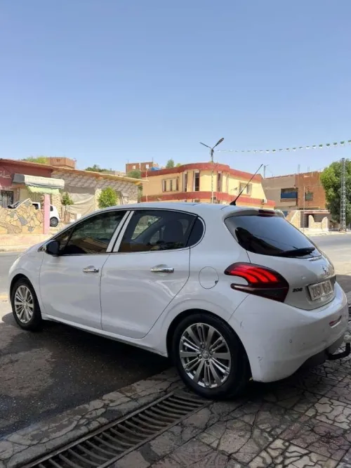 Peugeot 208 2015 Allure