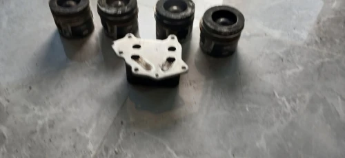 4 pistons STD + segments et refroidisseur d'huile, moteur 1.6 HDI
