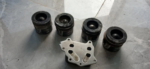 4 pistons STD + segments et refroidisseur d'huile, moteur 1.6 HDI