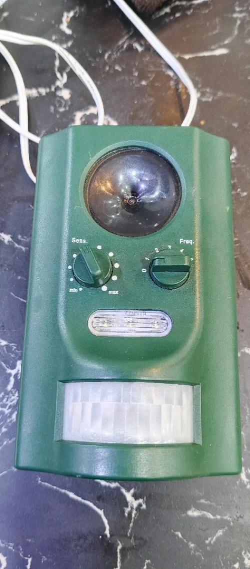 جهاز طارد حيوانات بالموجات فوق الصوتية Ultrasonic Animal Repeller