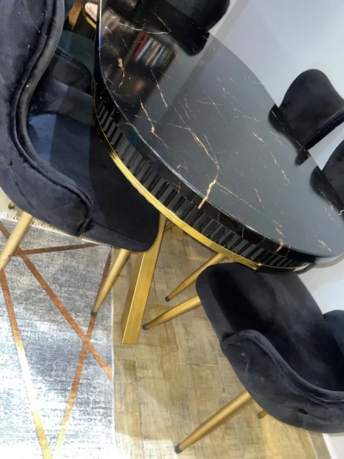 Table avec 6 chaises et table base