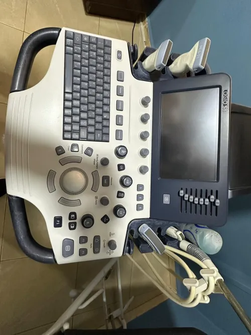 Echographe Logiq S8 de marque générale électrique.