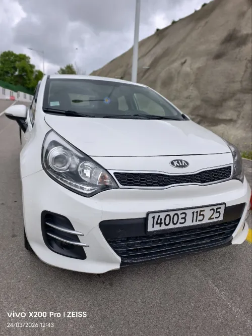 Kia Rio 5 portes 2015 Funny Facelift 
