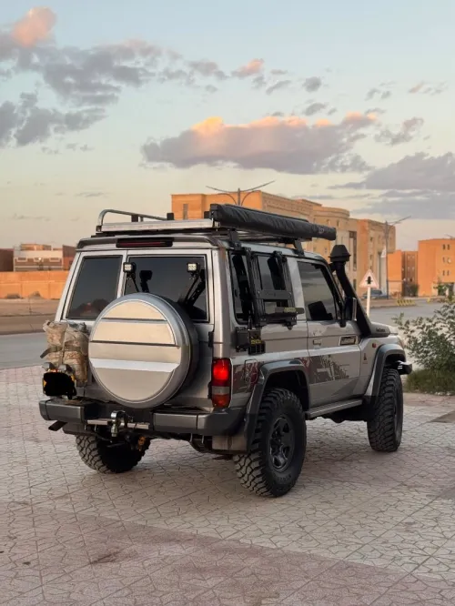 Toyota Land Cruiser 1995 Court