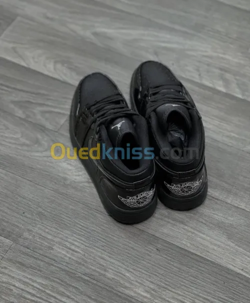 Baskette nike jordan one low black 