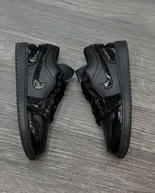 Baskette nike jordan one low black 