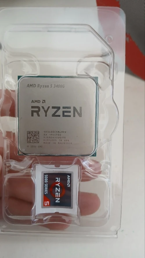 AMD Ryzen 5 3400G Wraith Spire Edition (3.7 GHz - 4.2 GHz)  GPU Intégré Vega 11