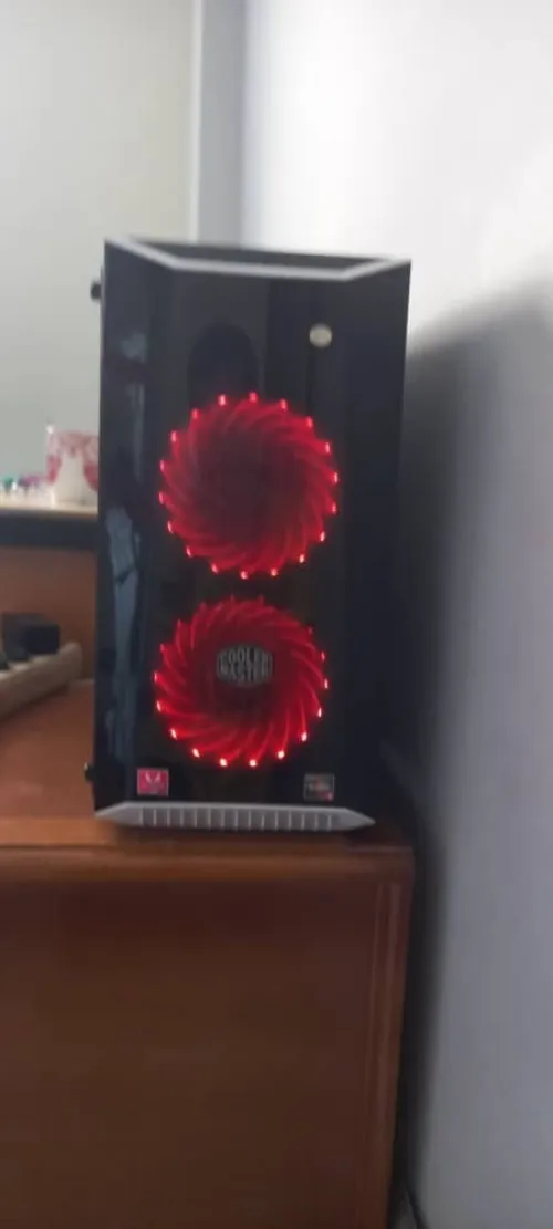 pc gamer+ecran (GPU: gtx 1650 CPU: AMD Ryzen 3 2200G ECRAN: AOC 19")