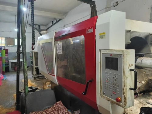 Machine d'injection plastique 260 ton