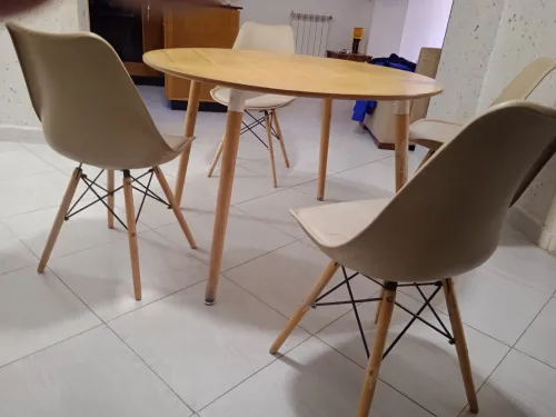 TABLE A MANGER 5 CHAISE