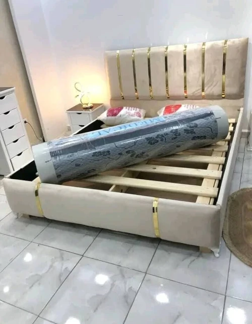 Lit capitonnée سرير كابيتوني