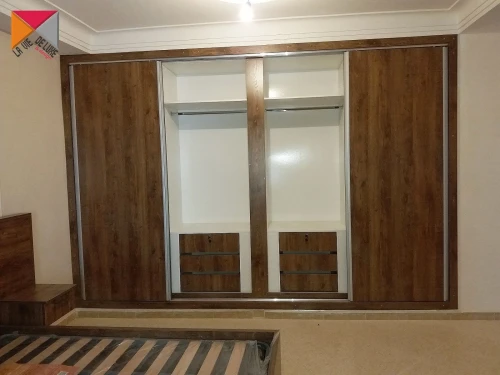 Chambre a coucher aménagée sur mesure      ****     Bien être utile      ****