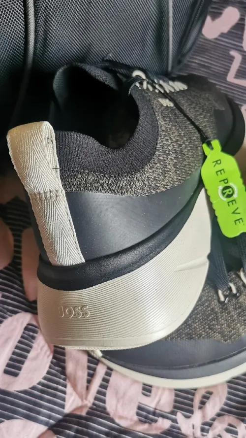 Boss original caba London pointure 43 fabriqué en Vietnam 