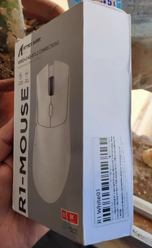 Attack shark r1 white