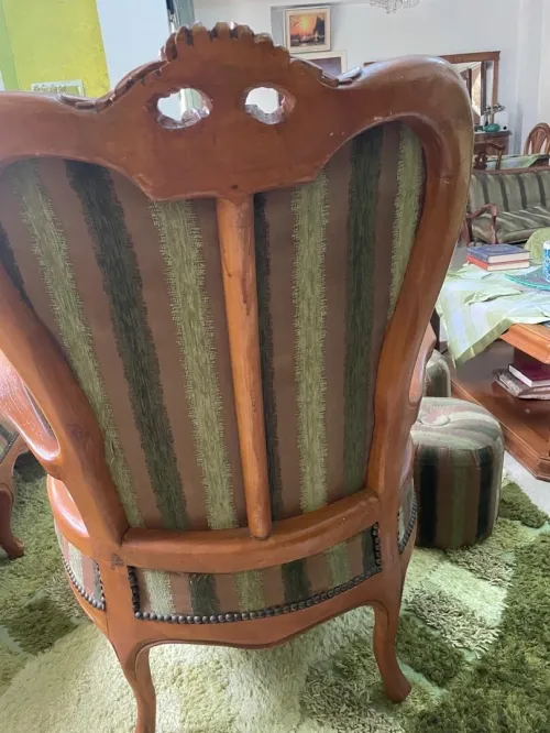 Salon et lits et porte chaussure et porte mentaux 