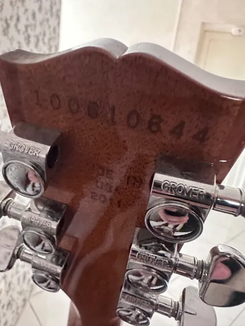 Guitar les paul studio 2011