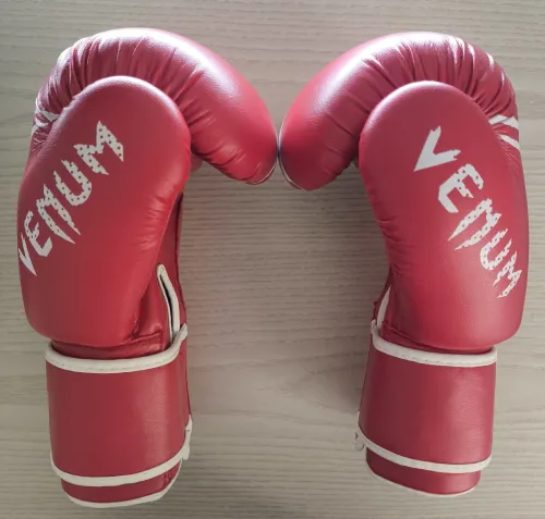Gants de boxe VENUM 14 OZ rouges