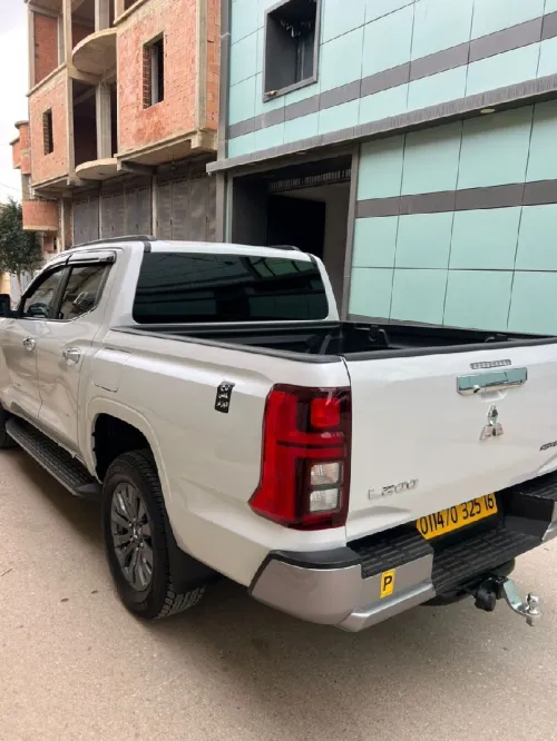 Mitsubishi L200 2025 