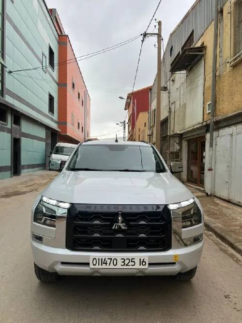 Mitsubishi L200 2025 