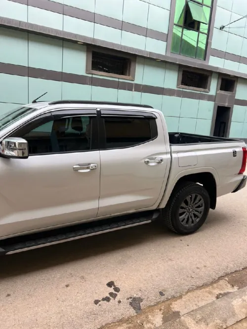 Mitsubishi L200 2025 
