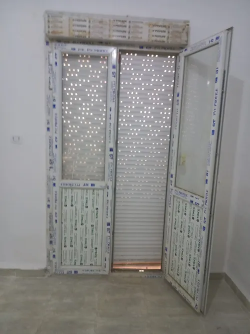Vente de 02 portes fenêtre et un placard