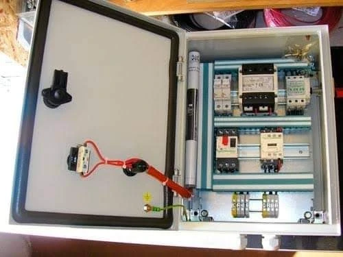 Montage et câblage des Armoires électriques
