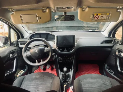 Peugeot 208 2014 Silver Line
