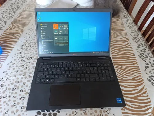 Dell latitude 3520 i5 11 eme génération 8/256 SSD européens caba 